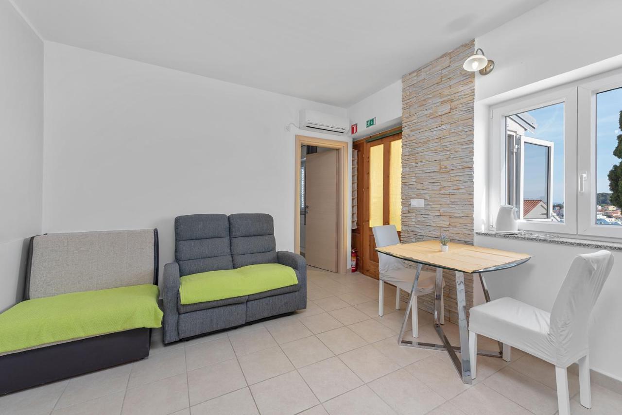 Apartments Joni Cikat Mali Lošinj Buitenkant foto
