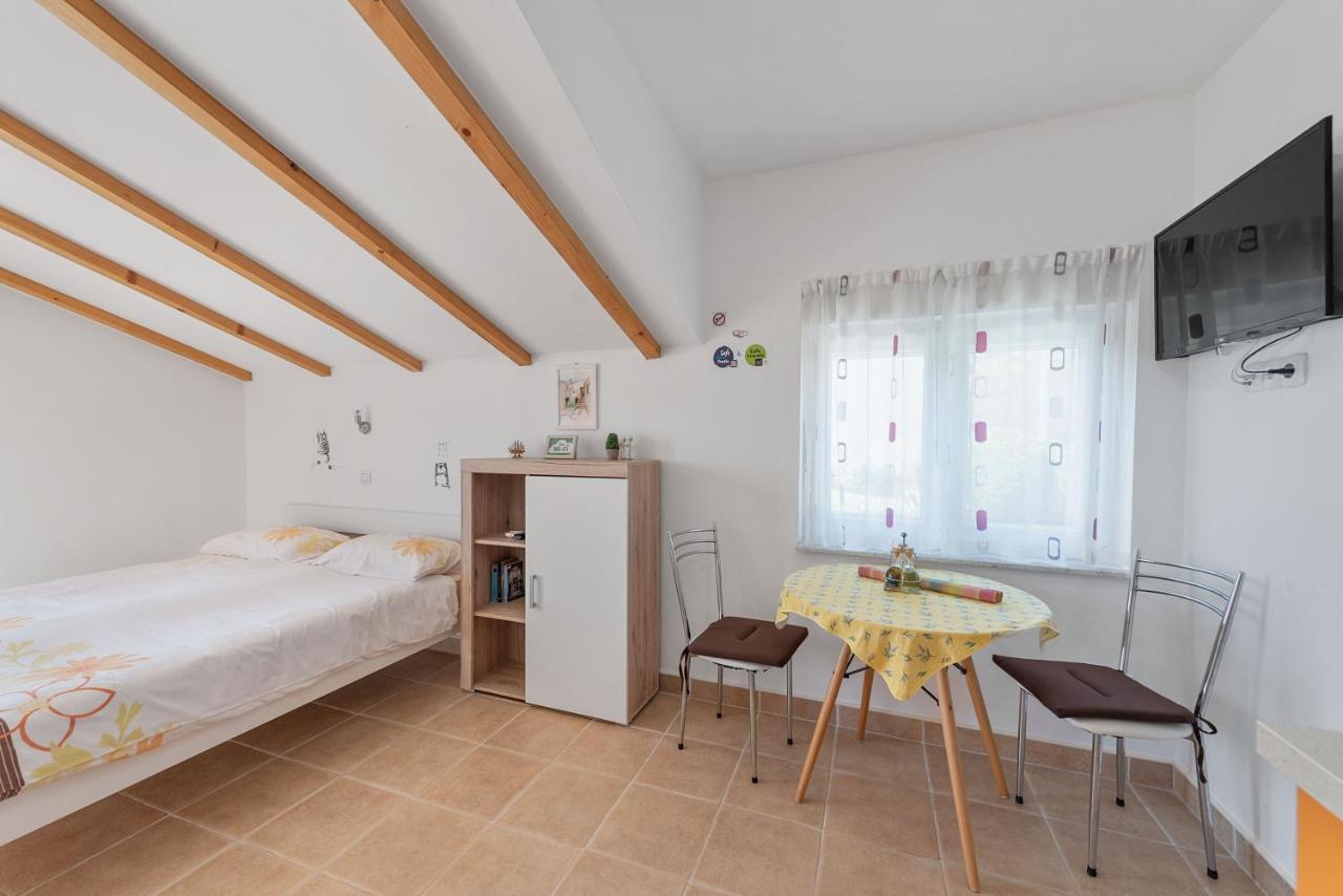 Apartments Joni Cikat Mali Lošinj Buitenkant foto